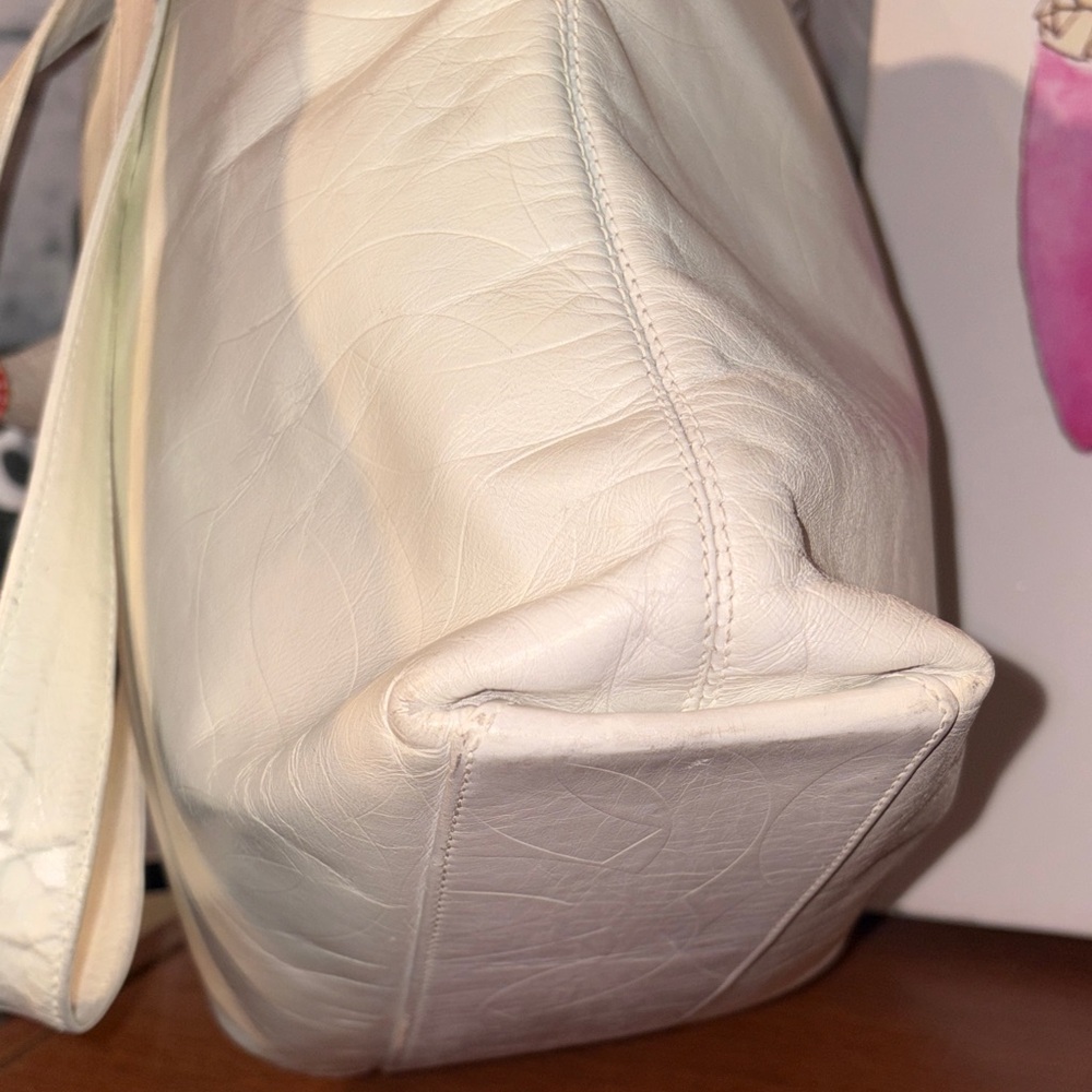 Chanel leather White Women's Tote Bag - Picture 15 of 16